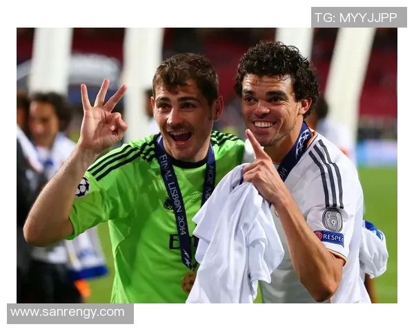 佩佩与家人共同追逐足球梦想的感人故事与背后支持