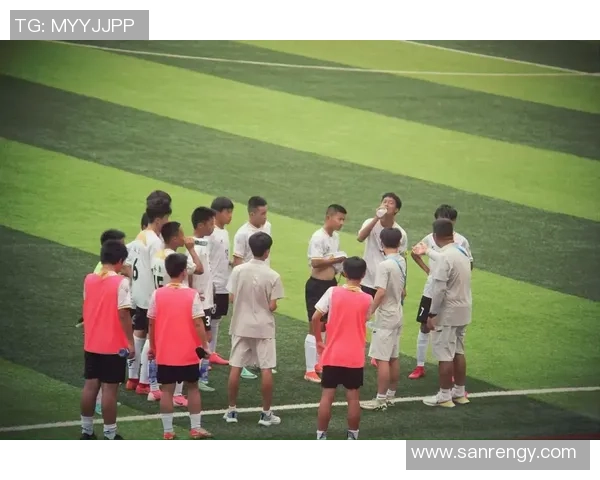 内讧足球背后的秘密与挑战揭示了团队合作的重要性与竞技精神的真实考验